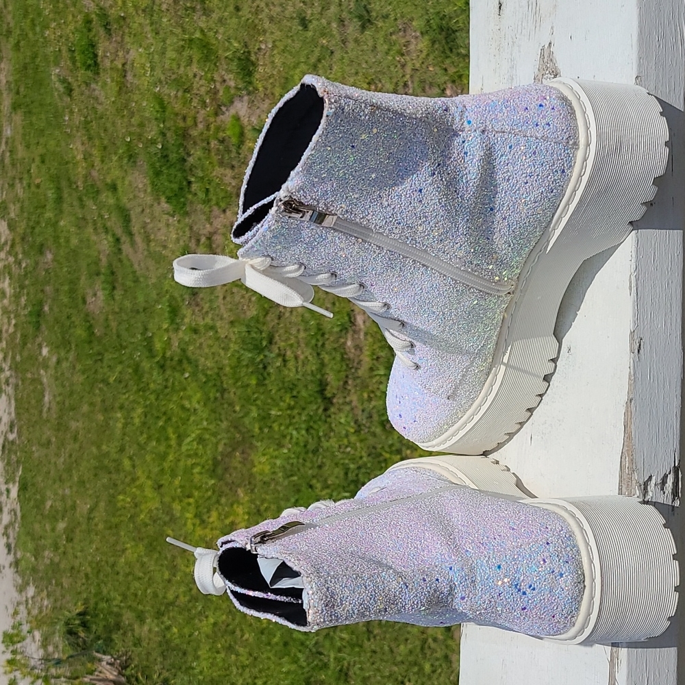 BOOTS BLINGY / SIZE 9, BUT MORE LIKE 8** - Picture 3 of 3